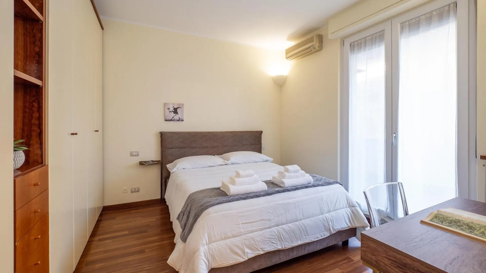 Flat In Center With Terrace, Near Garibaldi Fs Lägenhet Milano