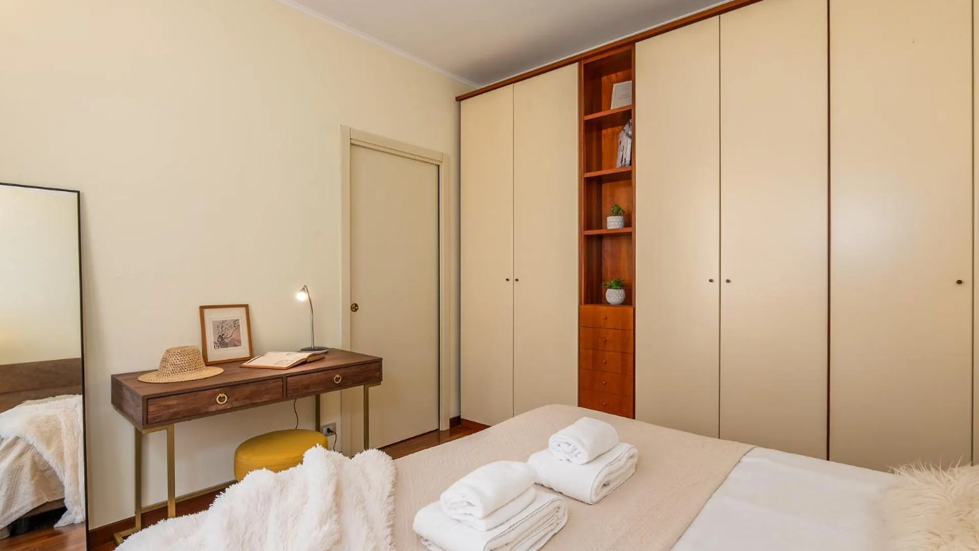 Flat In Center With Terrace, Near Garibaldi Fs Lägenhet Milano Italien