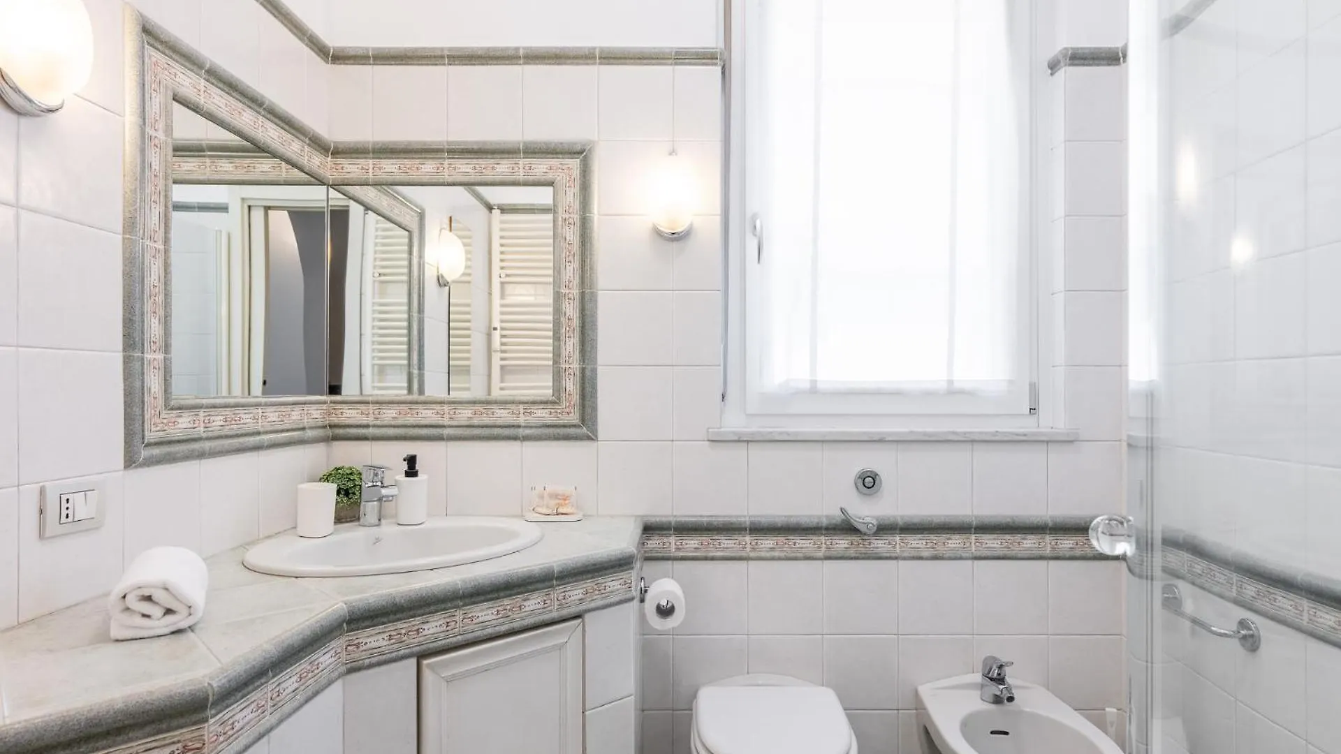 Flat In Center With Terrace, Near Garibaldi Fs Lägenhet Milano Italien